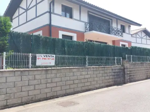 Chalet en Barrio Samano, 74